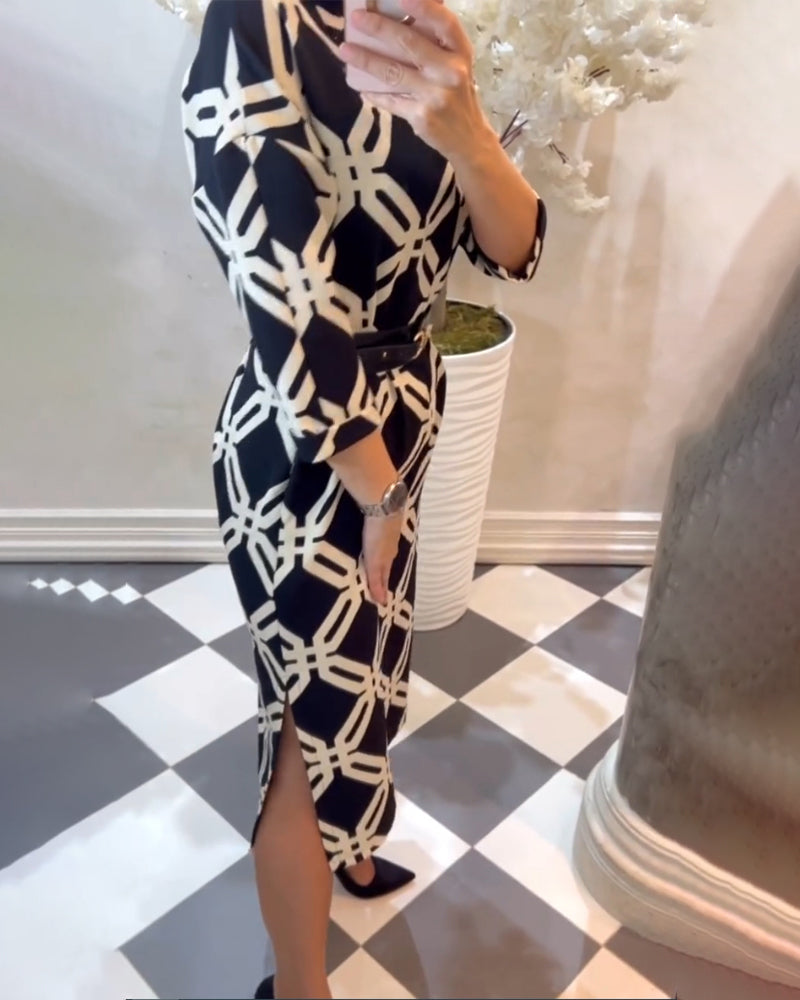 Elegante jurk met geometrische print en split