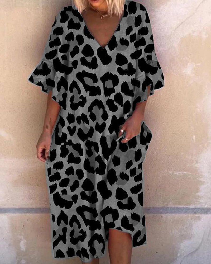 Losse jurk met V-hals en luipaardprint